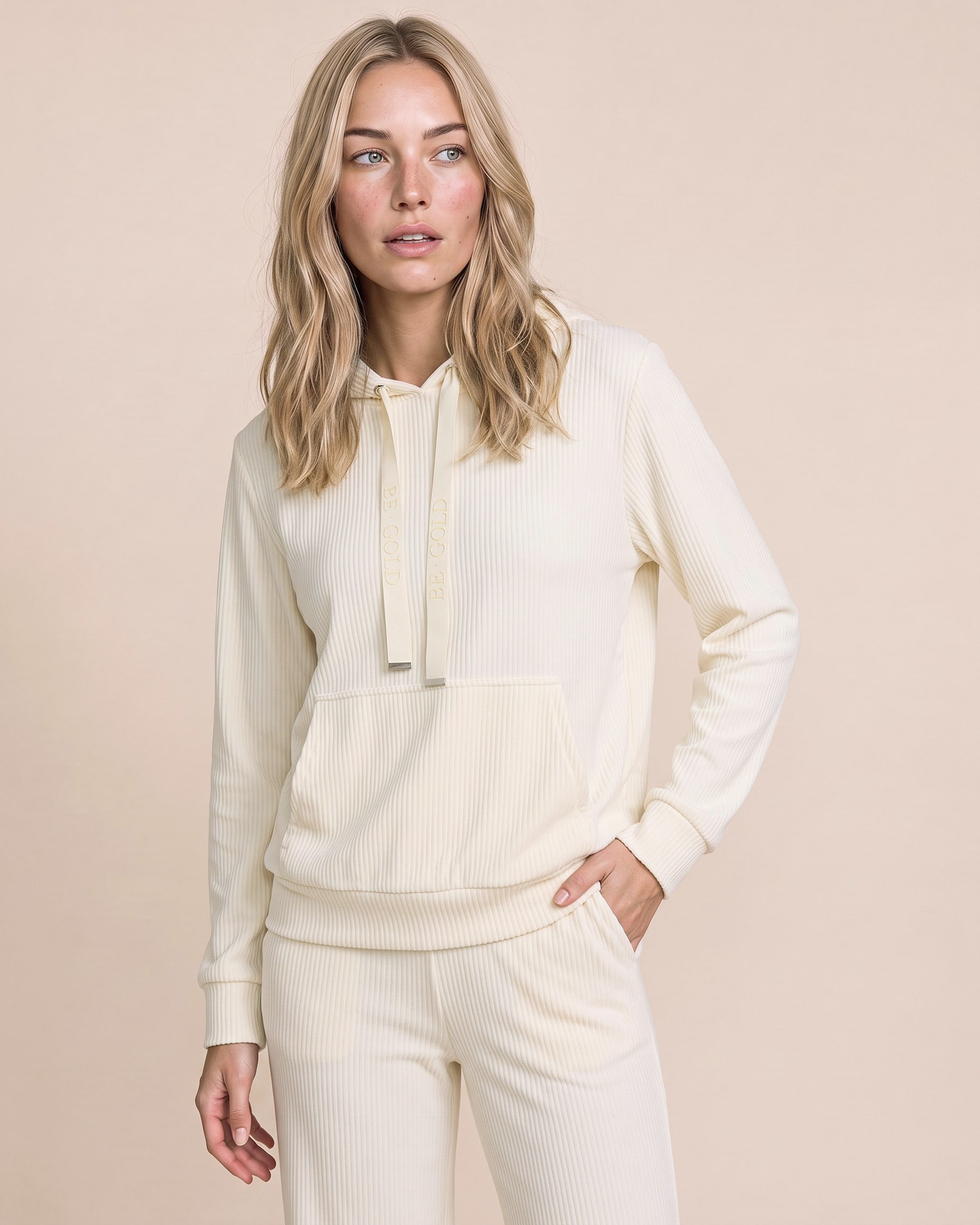 Produktabbildung für Flausch-Hoodie mit Tasche