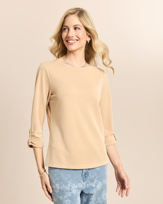 Produktabbildung für Basic Shirt mit LOVE Detail