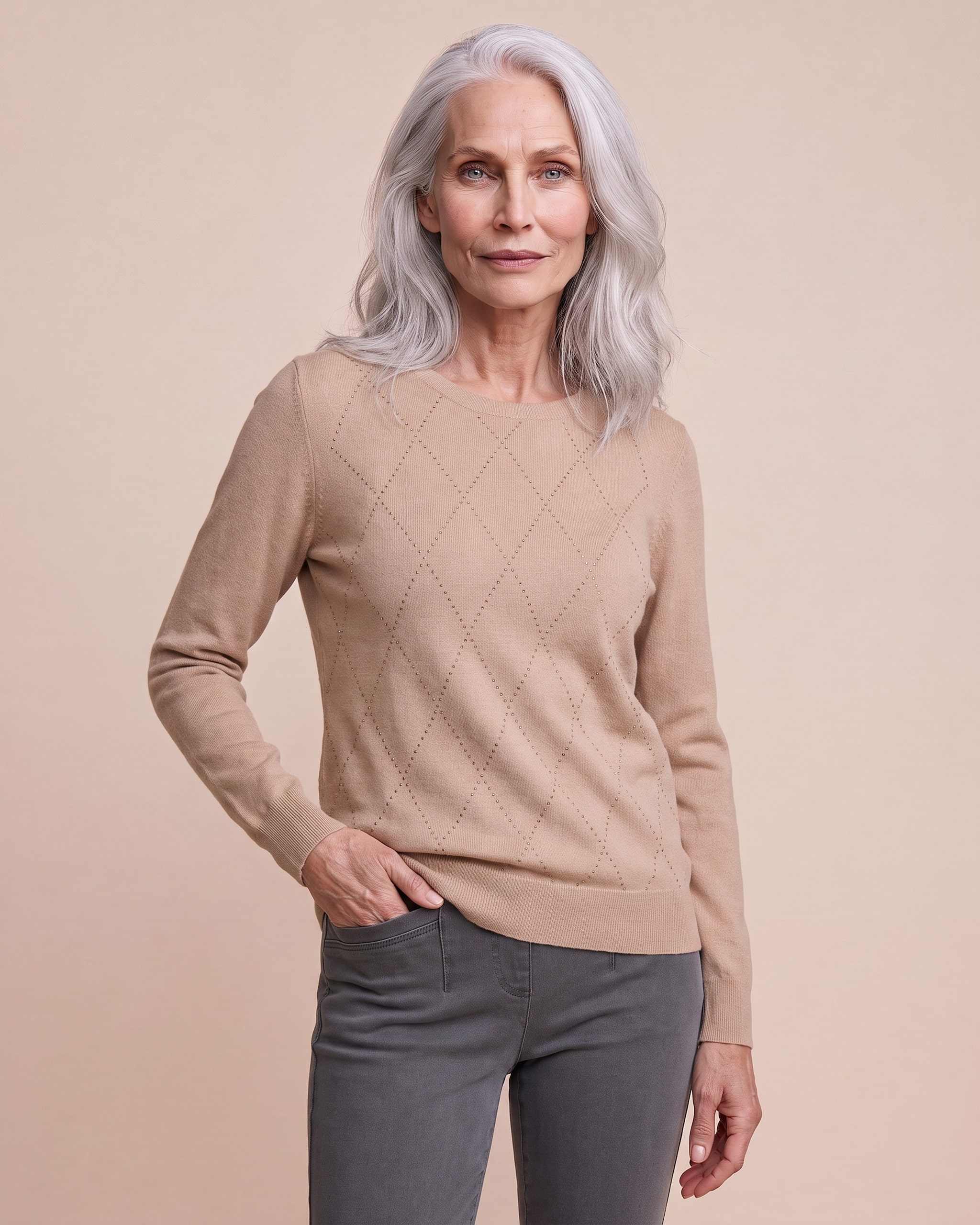 Produktabbildung für Pullover mit Rauten-Design in Strass