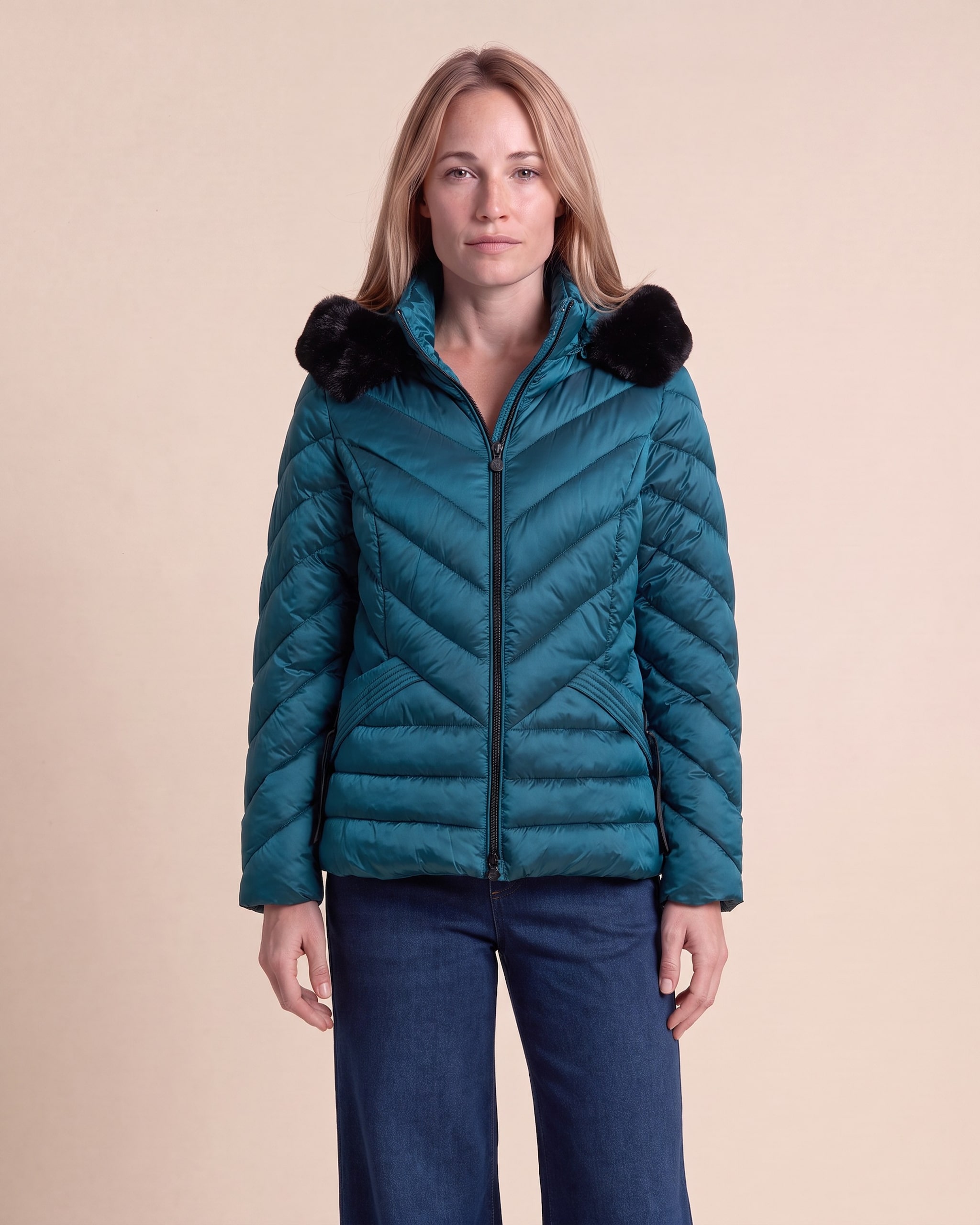 Produktabbildung für Steppjacke mit Webpelzbesatz