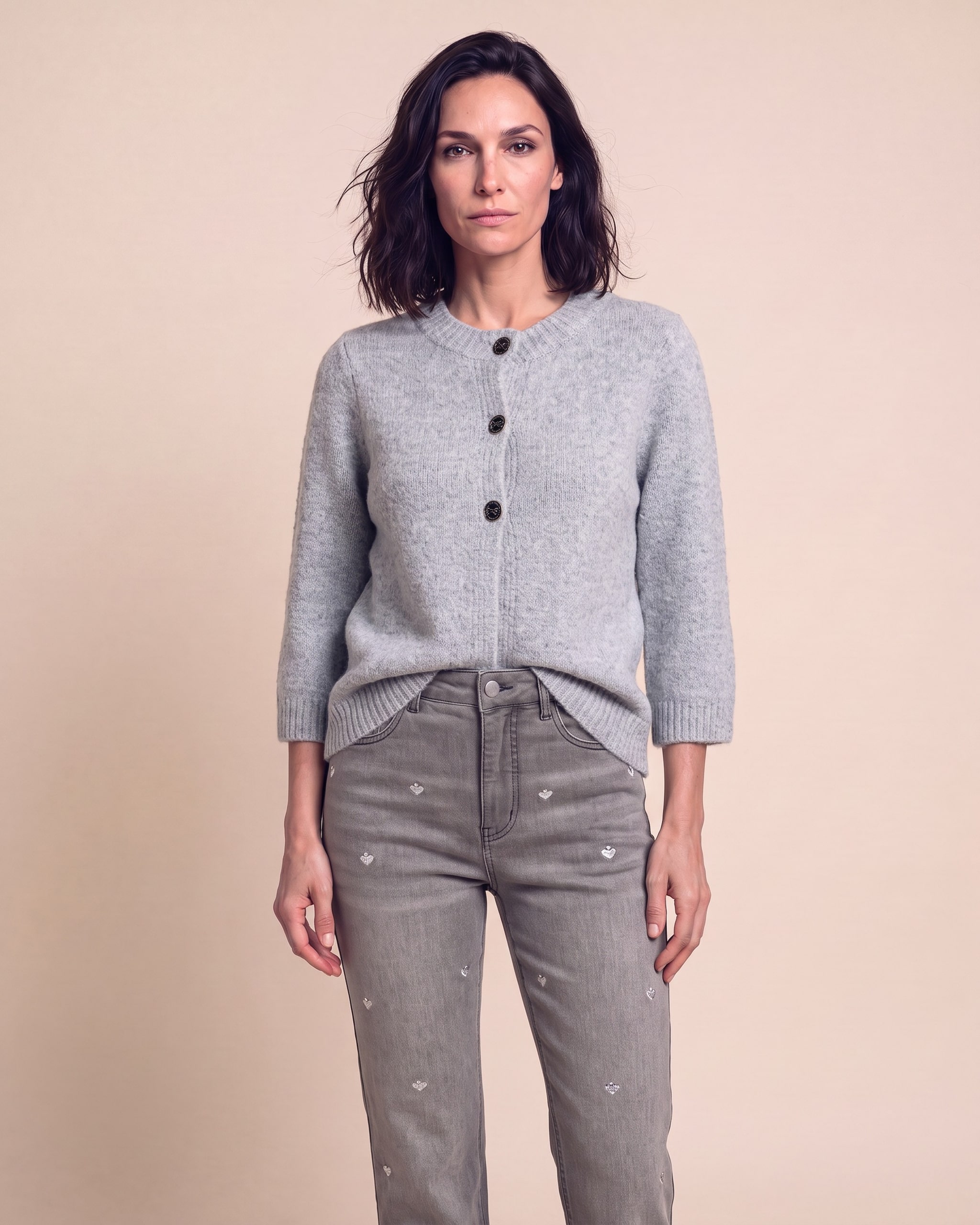 Produktabbildung für Strickjacke mit Schleifenknöpfen