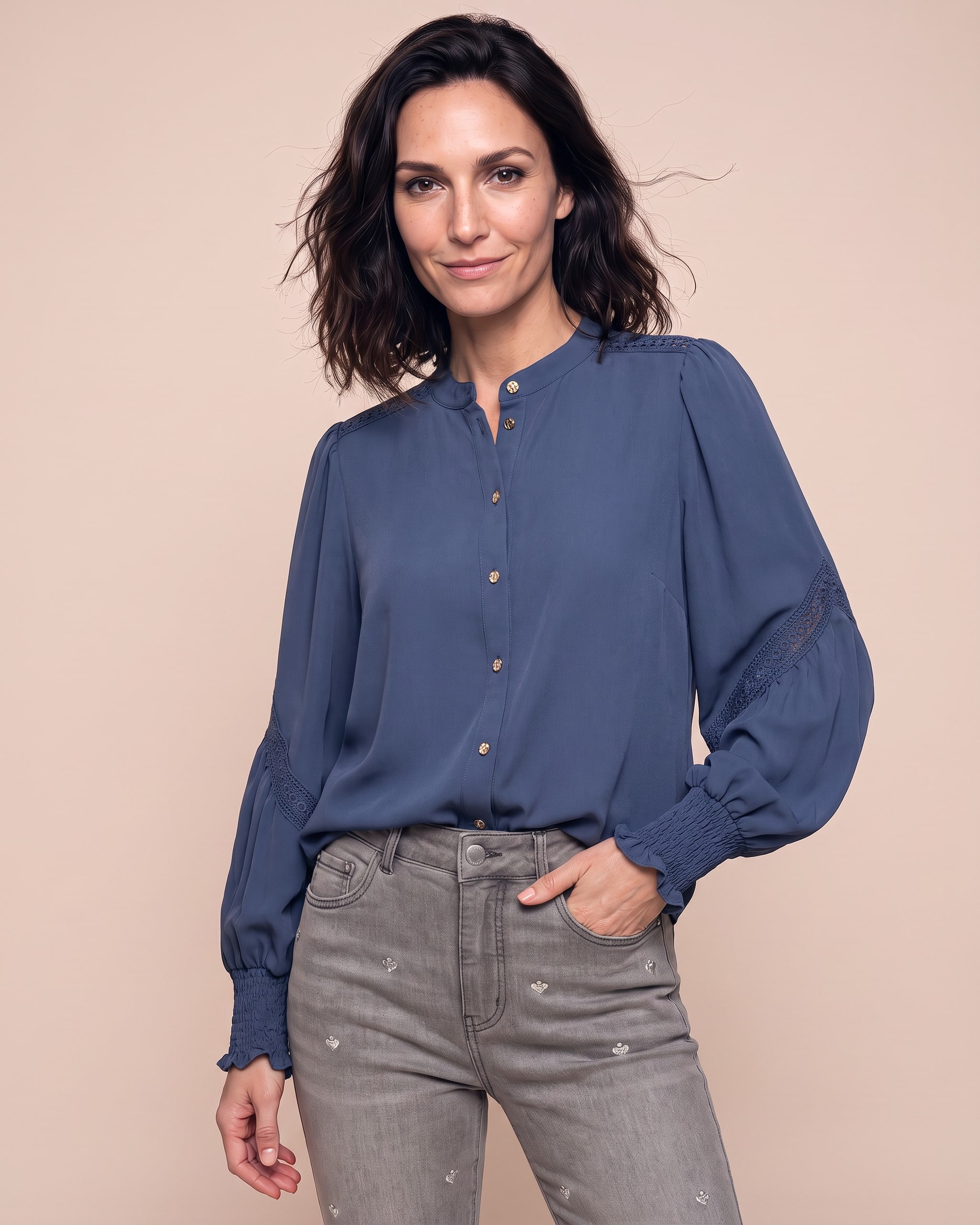 Produktabbildung für Bluse mit Rüsche
